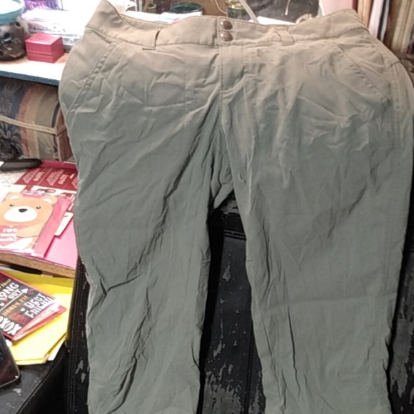 Columbia Pants Jumpsuits Womens Size 2 Columbia Omni Shield Capri Pants Poshmark Columbia Pants Jumpsuits Womens Size 2 Columbia Omni Shield Capri Pants Poshmark